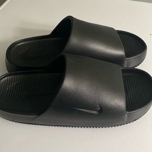 Nike Calm Slides
